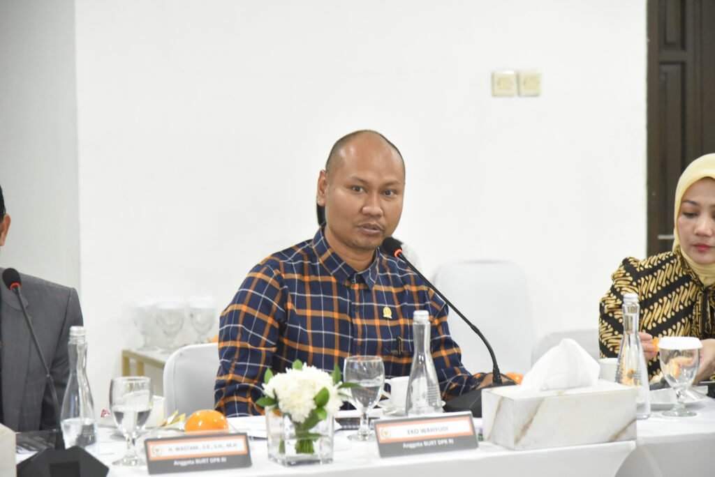 BURT Tinjau Fasilitas Keanggotaan di Stasiun Pasar Turi