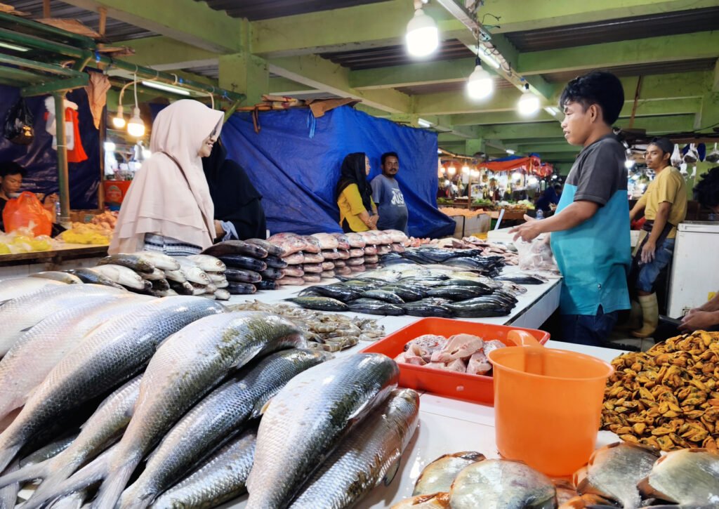 Sebuah Paradoks: Euforia Libur Nataru dan Jeritan Dapur Rakyat Miskin