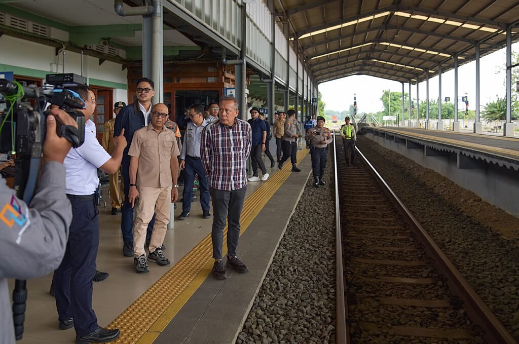 Kolaborasi Pusat-Pemda-BUMN Kunci Kesiapan Infrastruktur KRL Perpanjang hingga Karawang