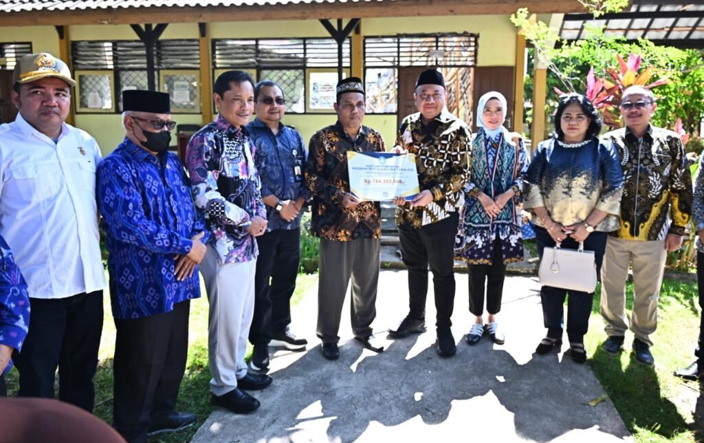 Komisi X Kawal Percepatan Revitalisasi SMAN 1 Lingsar Pascarobohnya Atap Sekolah