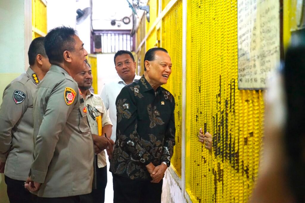 Kunjungan Dapil, Adang Tekankan Kesiapan Polres Jakut dalam Penerapan KUHP-KUHAP Baru